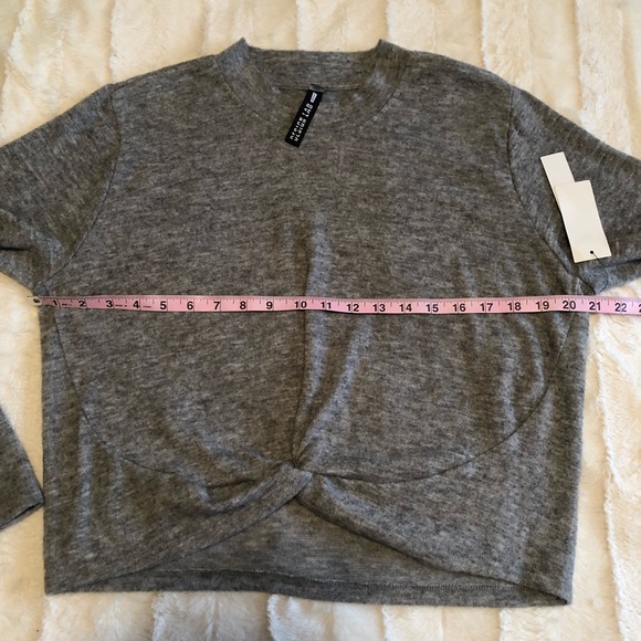NWT Design Lab twist-front cropped sweater - size Large - Picture 10 of 13